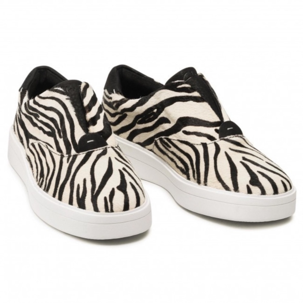 Worn Twice! Ladies Clarks Hero Step Zebra Print Sneaker Size 6M